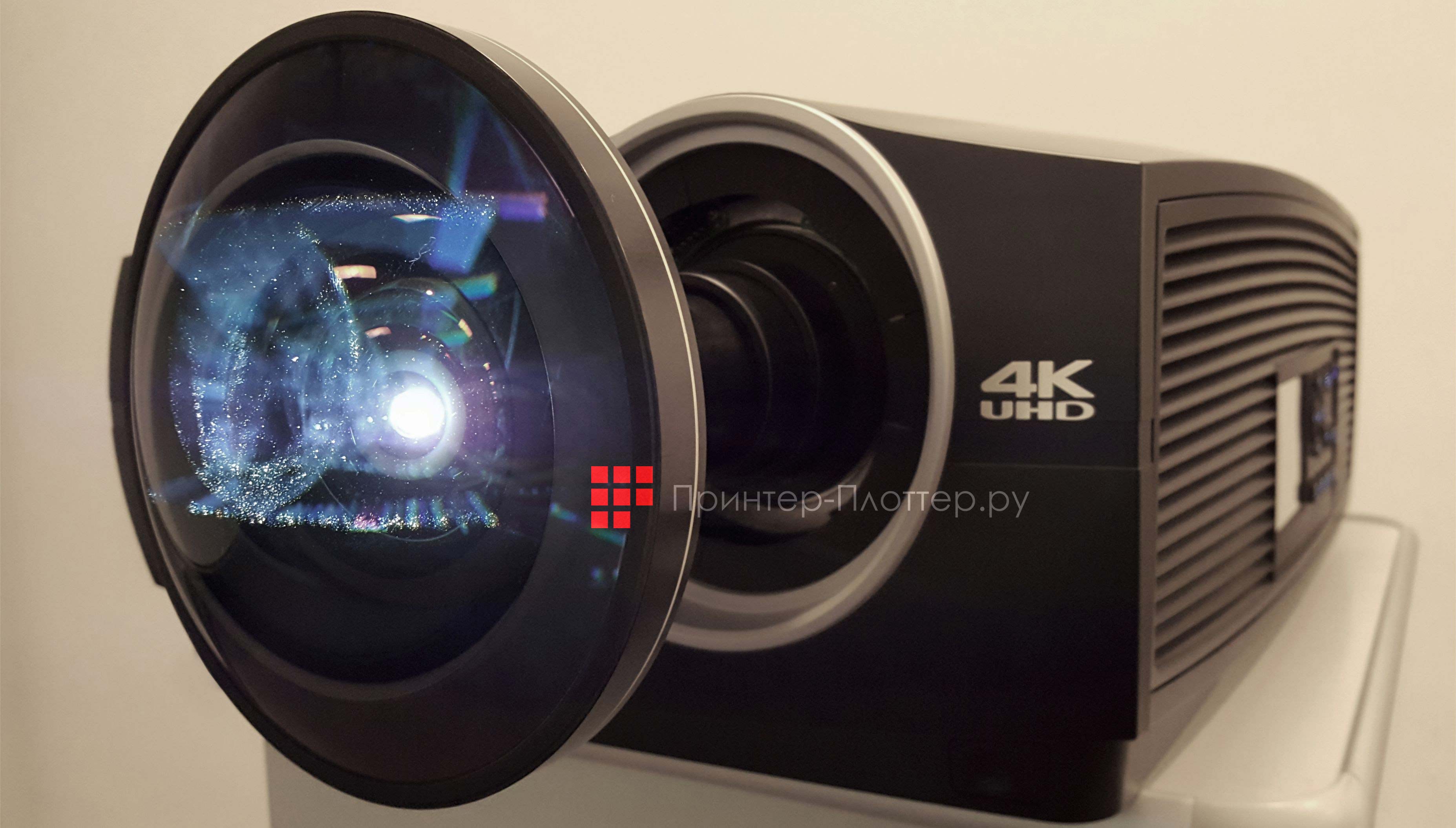 Barco F80-4K12. Описание