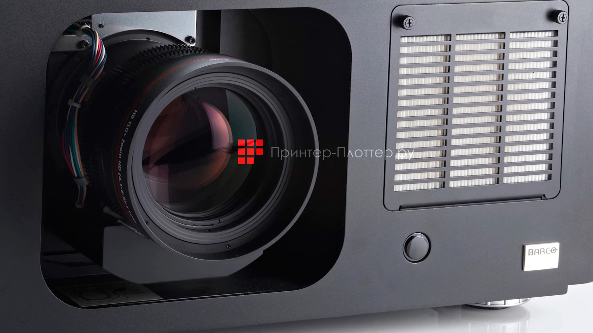 Barco RLM W12. Преимущества