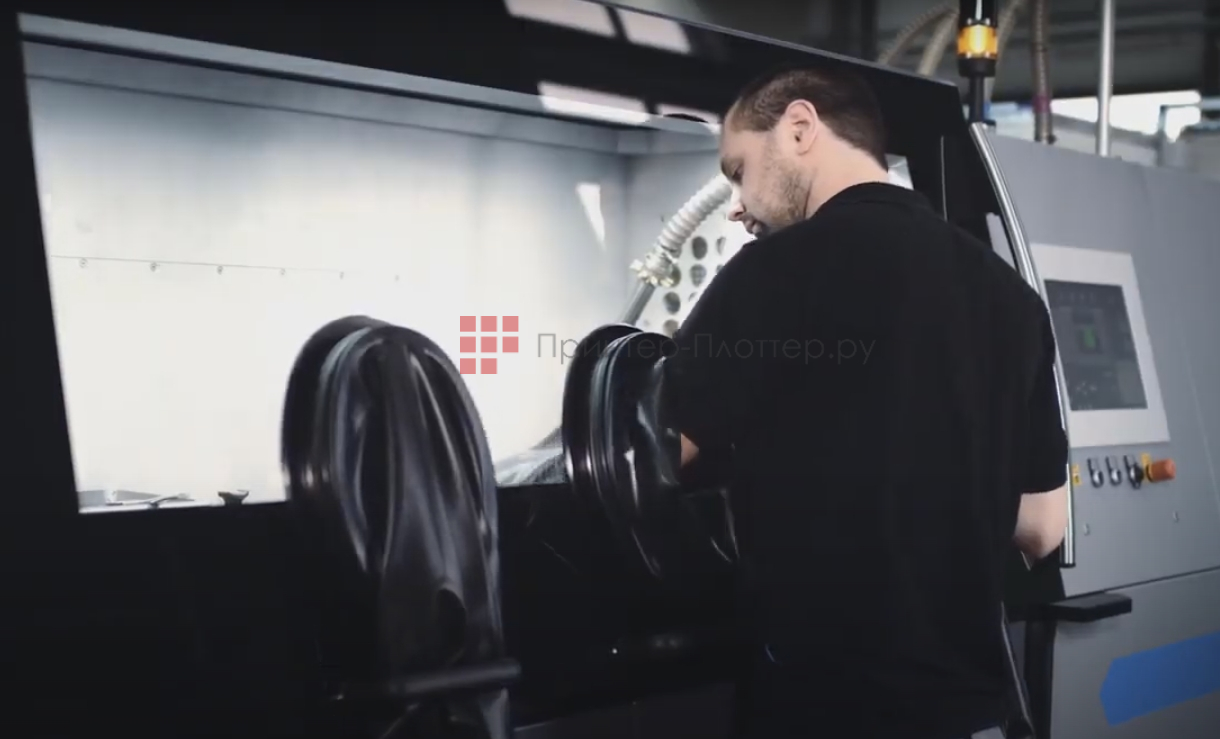 Concept Laser X Line 2000R. Перчаточный бокс