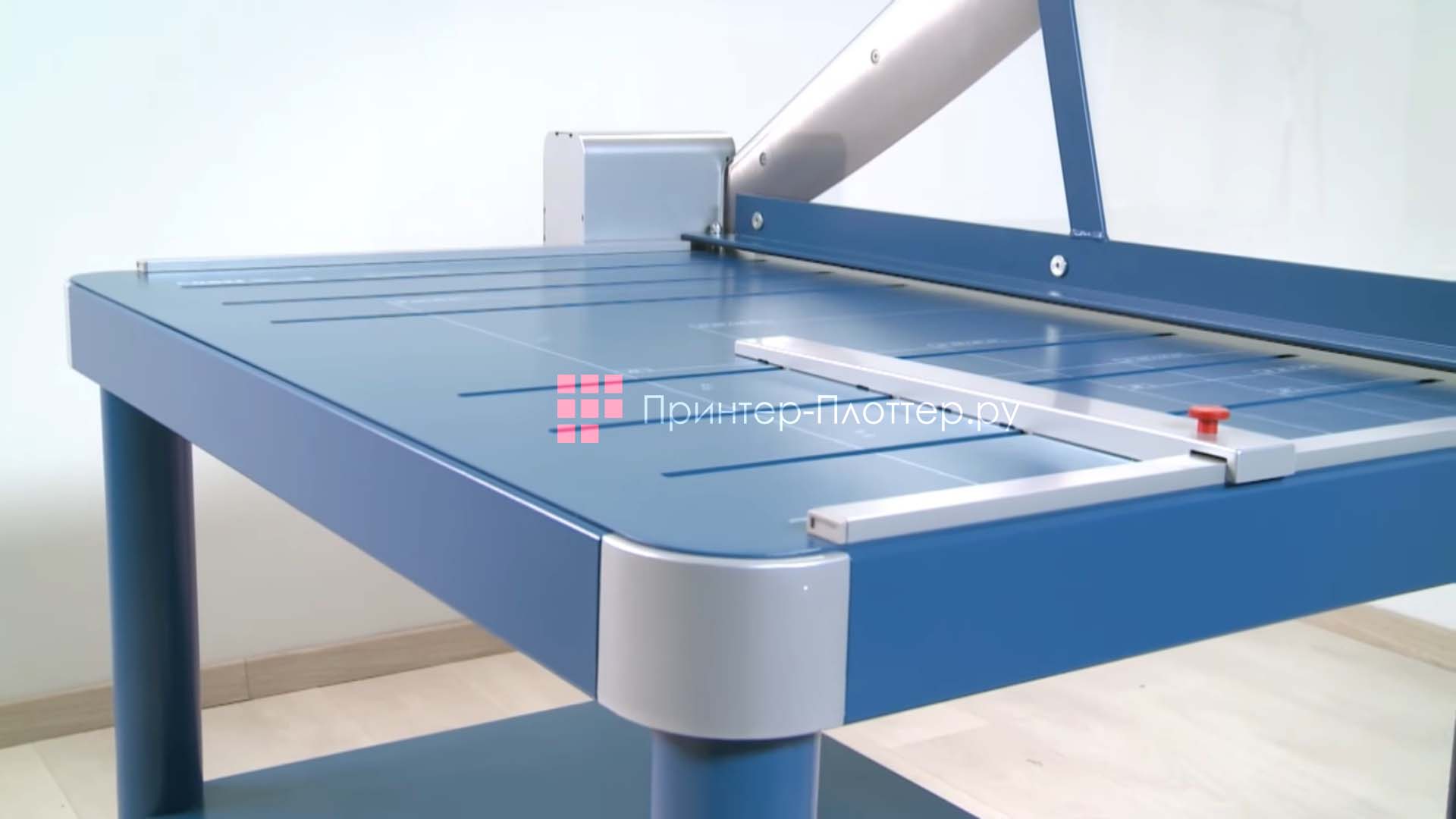 Dahle 585. Стабильный металлический стол