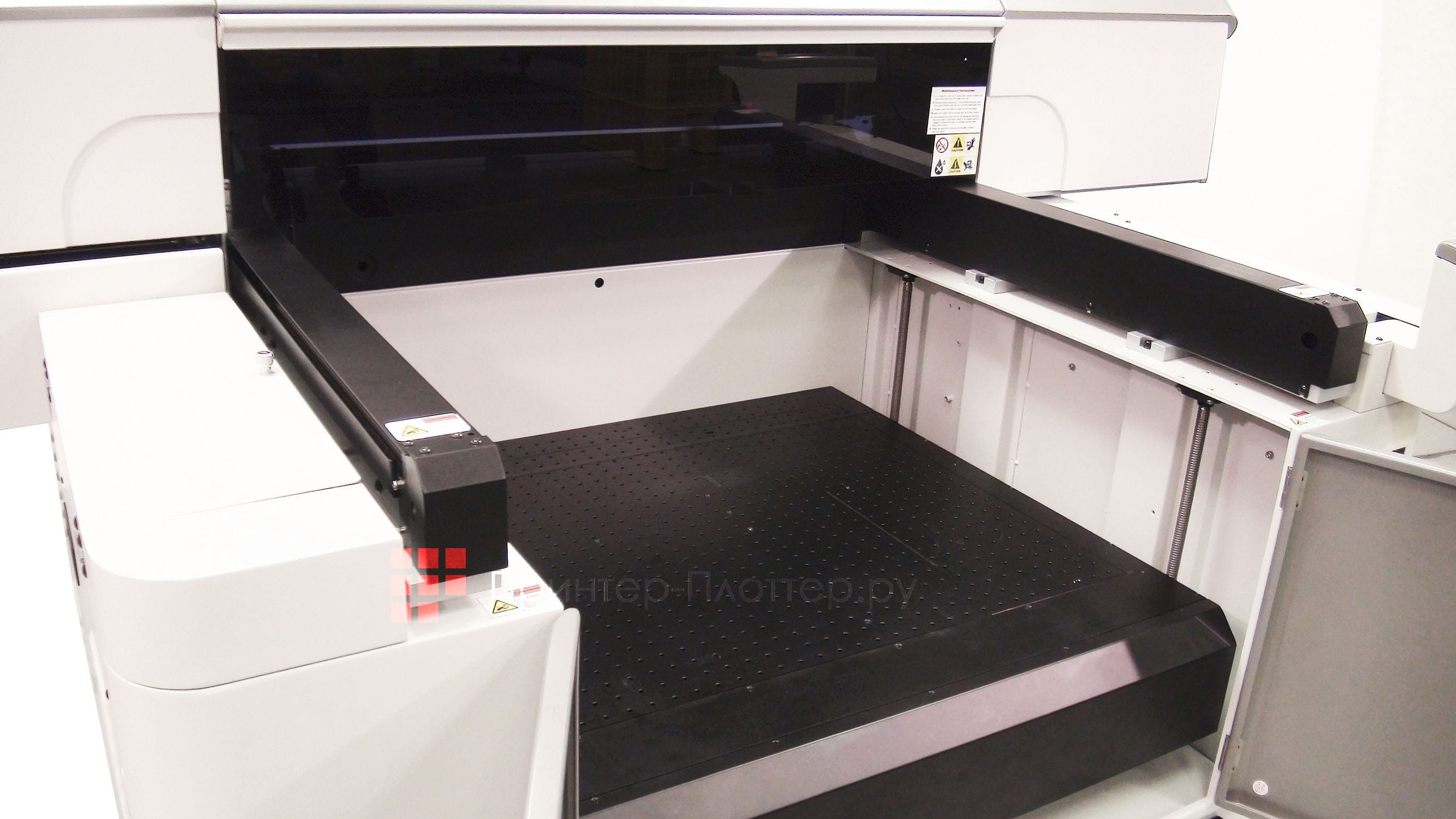 GCC JF-240UV. Улучшенная рабочая зона