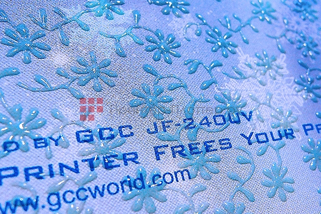 GCC JF-240UV. Усовершенствованная технология печати лаком