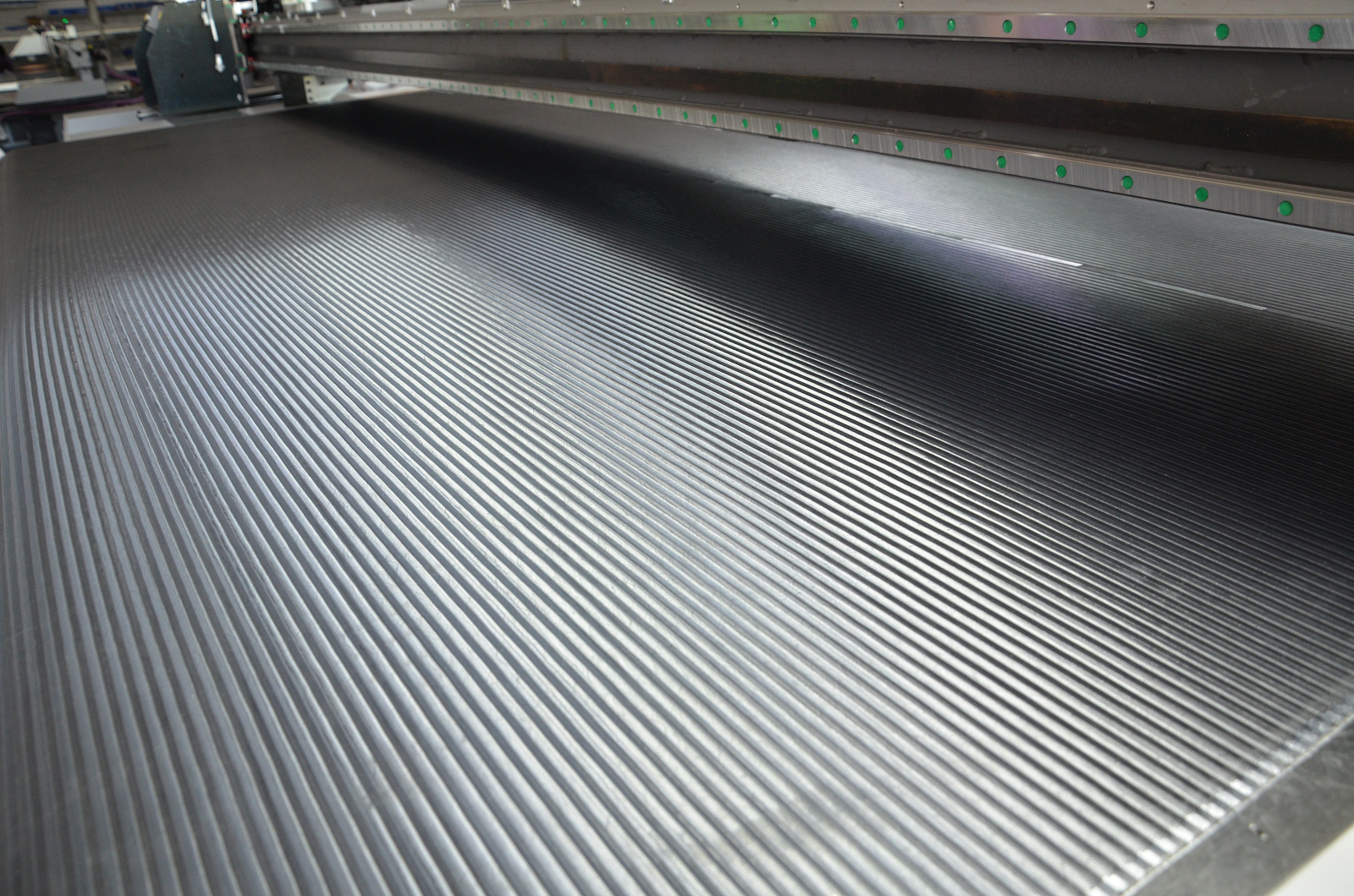 Гибридные УФ-принтеры Handtop. Вакуумный стол