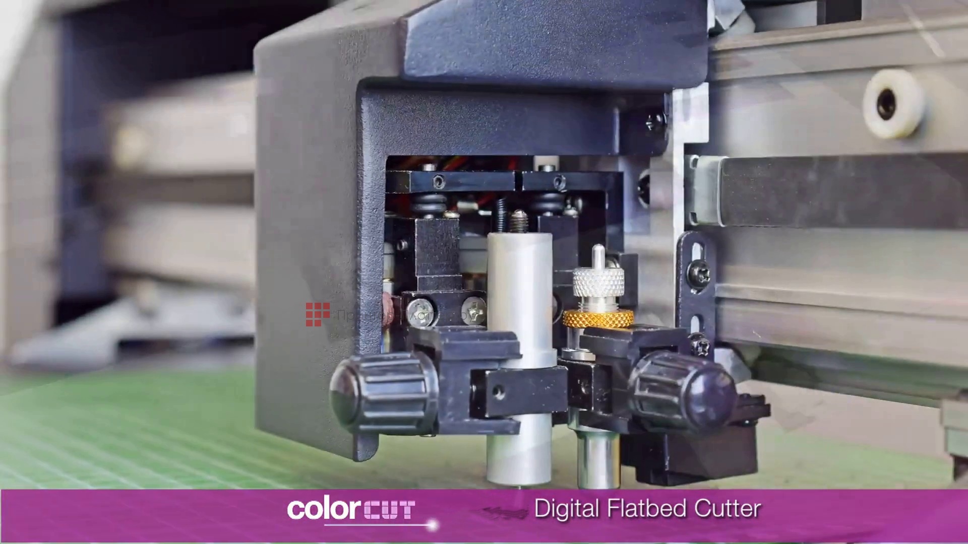 INTEC ColorCut FB1150. Сдвоенная инструментальная головка