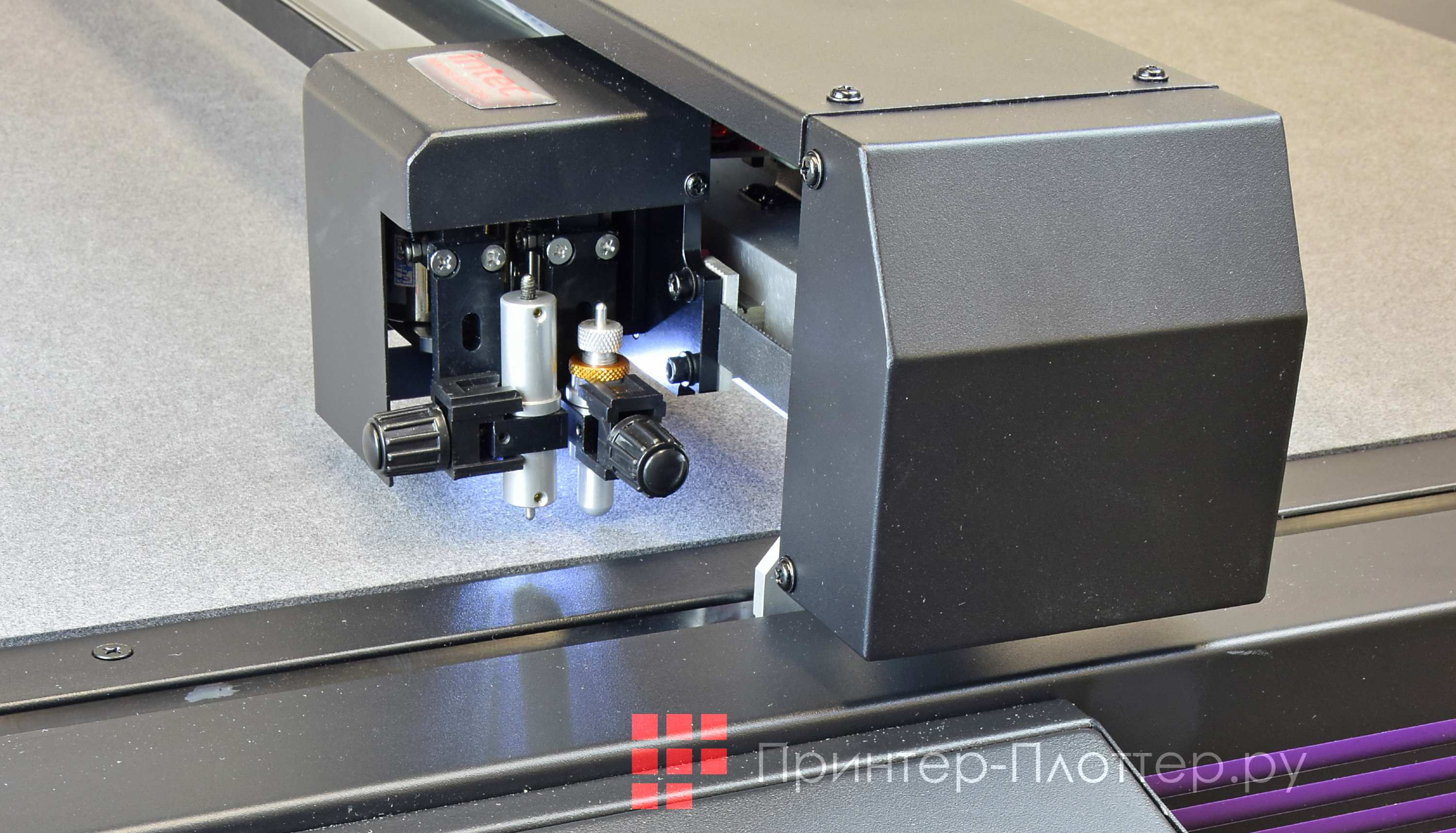 INTEC ColorCut FB775. Сдвоенная инструментальная головка