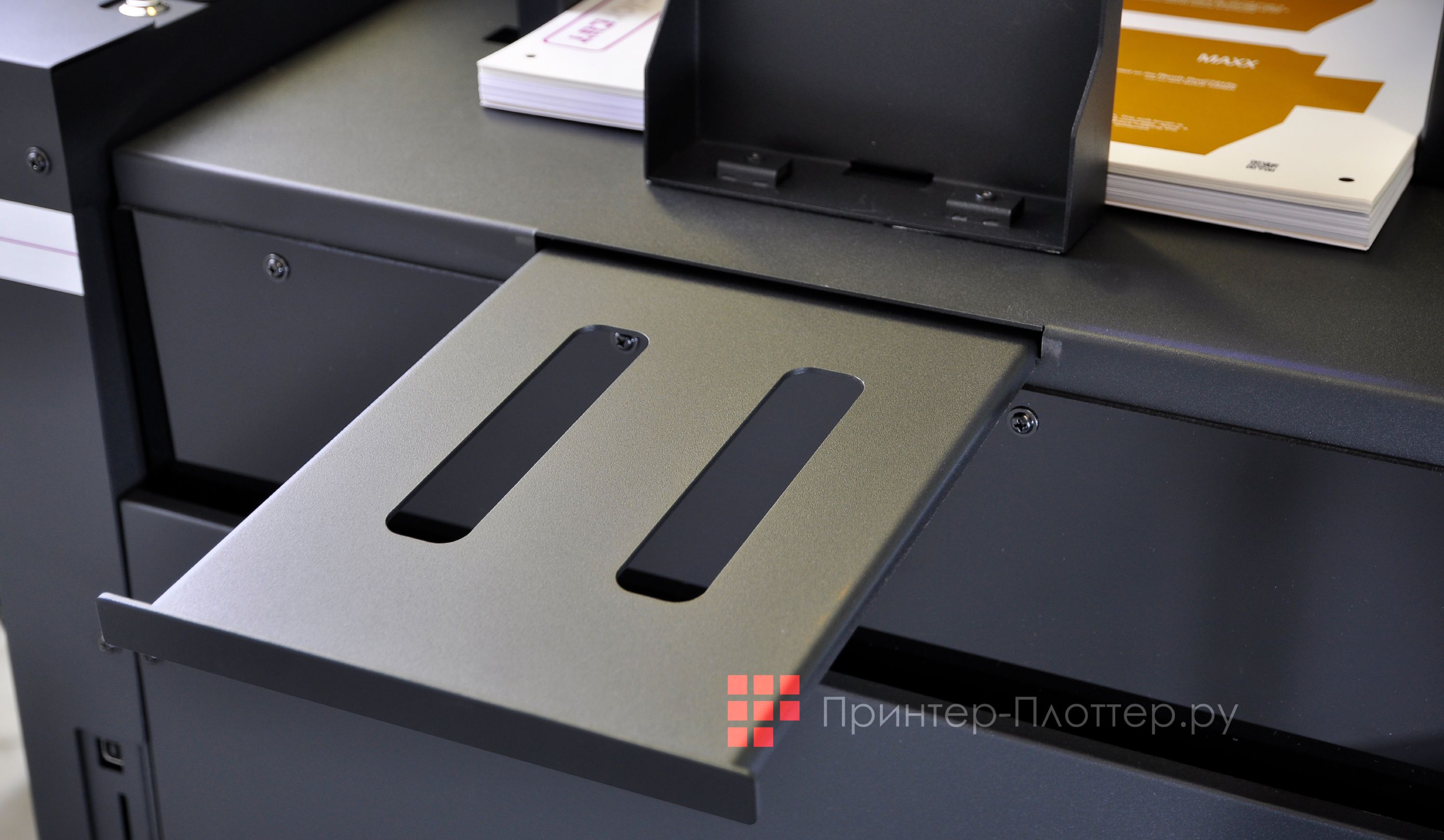 INTEC ColorCut SC6000. Выдвижной лоток