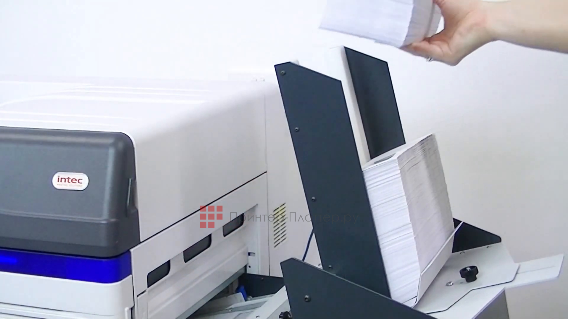 INTEC ColorSplash CS3600. Бункер с верхней загрузкой