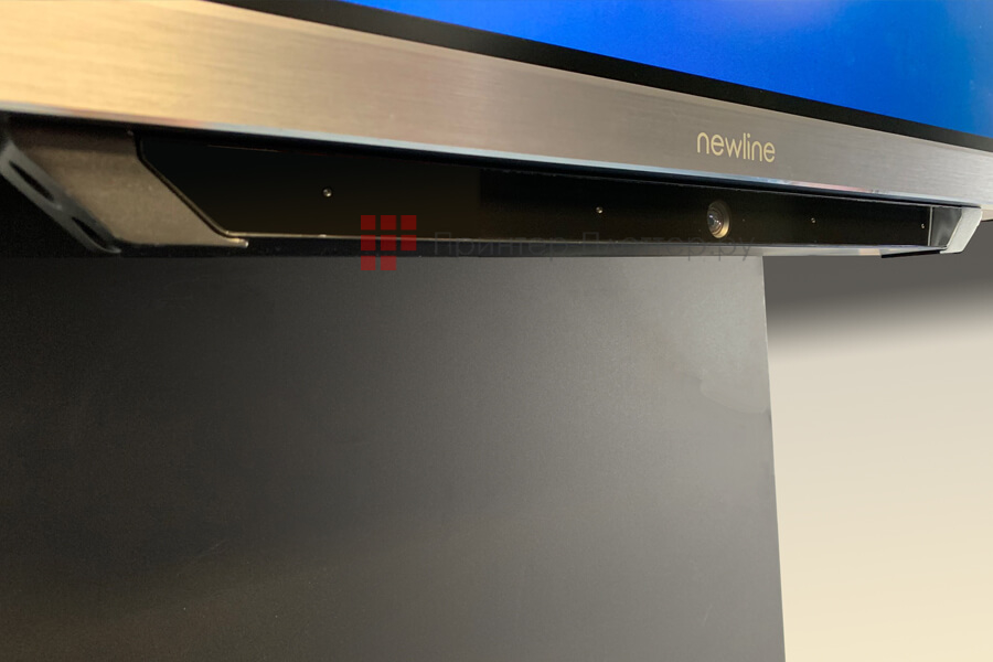 Newline TT-7520HO. Встроенные микрофоны и камера