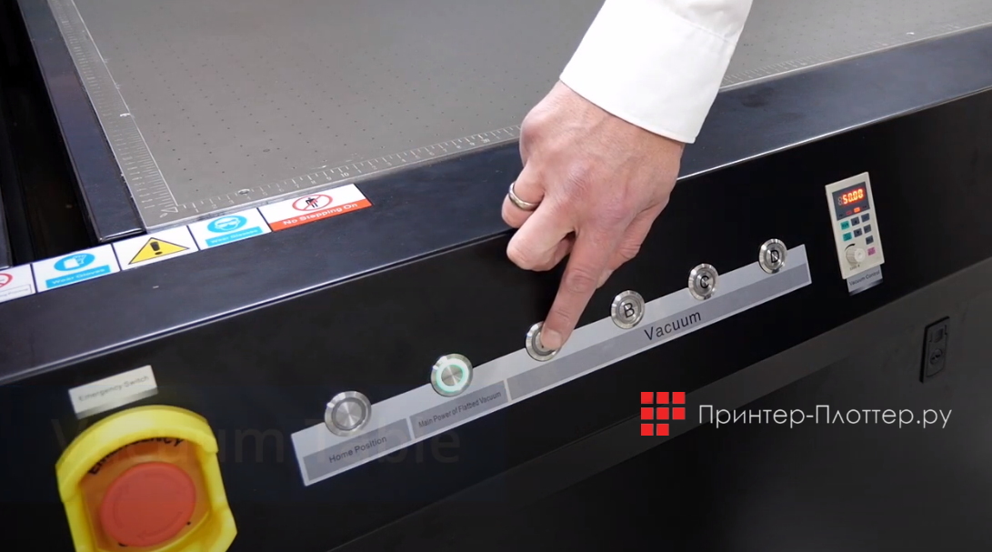 Roland VersaOBJECT EU-1000MF. Электронный вакуумный стол