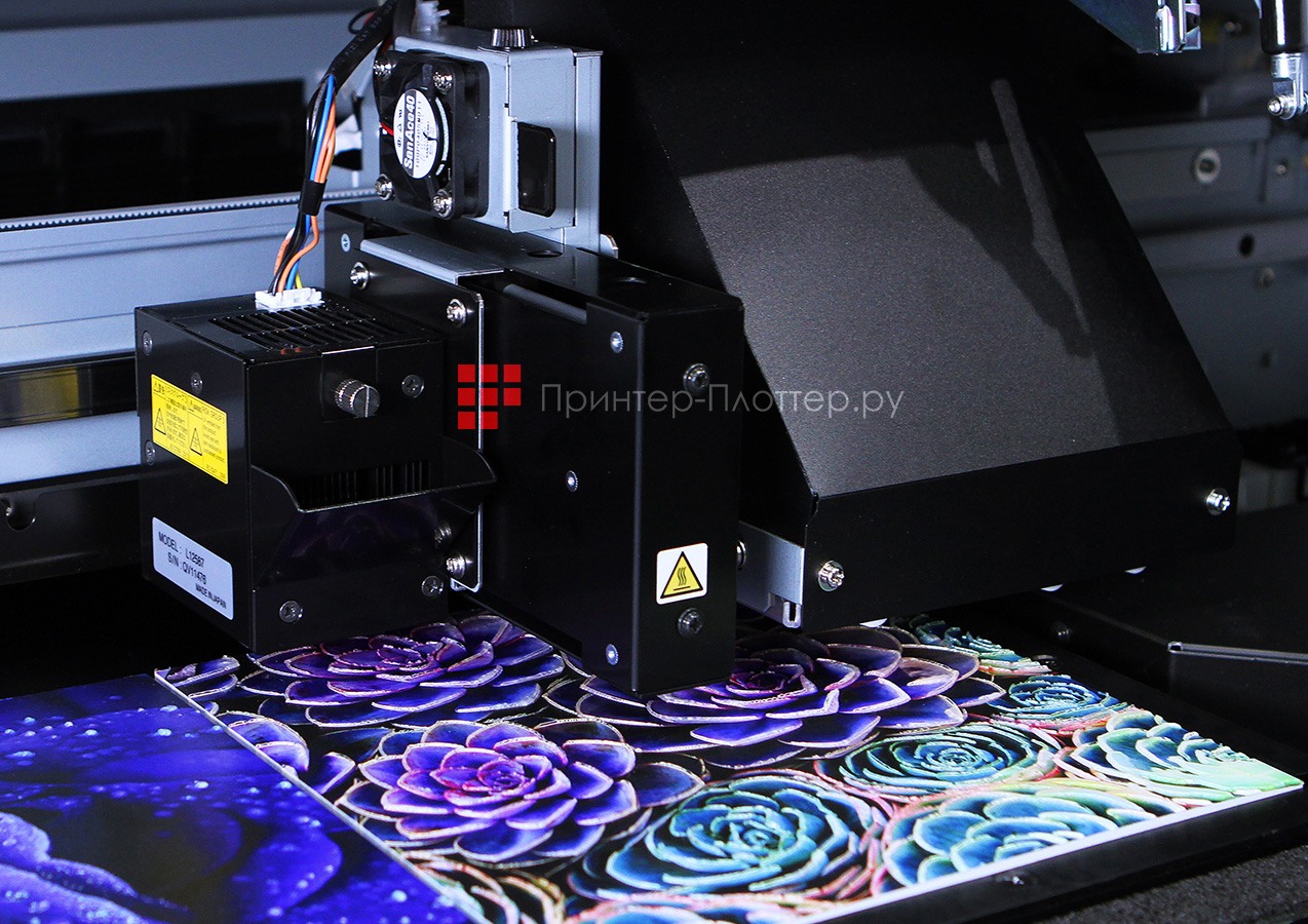 Roland VersaUV LEF2-300D. Долговечные УФ-лампы