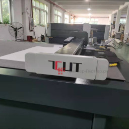 Режущий плоттер T-CUT DC 1612 S