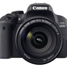 Фотоаппарат Canon EOS 800D 18–200 IS