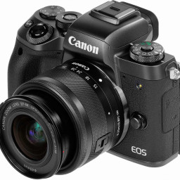Фотоаппарат Canon EOS M5 15–45 IS STM