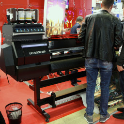 Рулонный УФ-плоттер-каттер Mimaki UCJV300-160