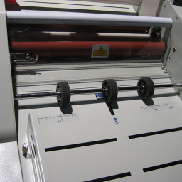 Рулонный ламинатор Bulros FM 360 c автоподатчиком