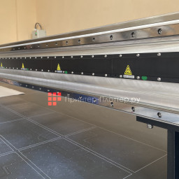 Планшетный УФ-принтер Yotta Flatbed P30-R5