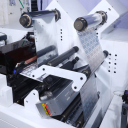 Многофункциональная машина финишной обработки этикетки Polly M420