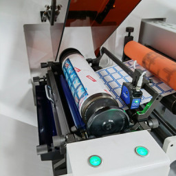 Многофункциональная машина для печати по клеевому слою этикетки Polly M520 D/R