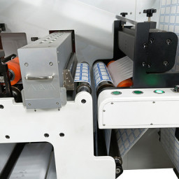 Многофункциональная машина для печати по клеевому слою этикетки Polly M520 D/R