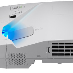 Проектор NEC UM301W + настенное крепление