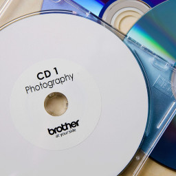 Brother наклейки на CD/DVD диски, 58 х 58 мм, 100 шт.
